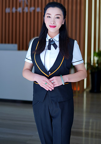 Most gorgeous profiles: Thai member Le